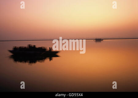 Barche sul Fiume Gange Foto Stock