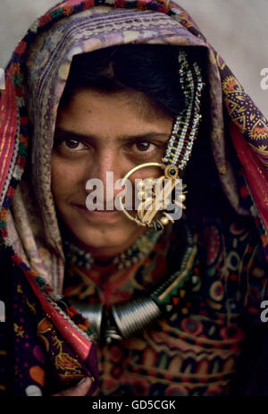 Sposa indù con anello di naso Foto Stock