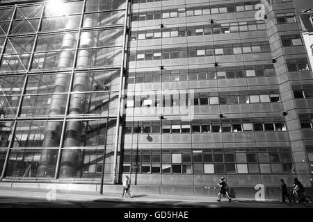 L uomo e la costruzione di parigi, francia, europa Foto Stock