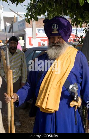 Nihangs ad Hola Mohalla Foto Stock