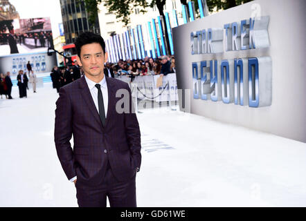 John Cho partecipando alla premiere di Star Trek al di là tenutasi presso l'impero nel quadrato di Leicester, Londra. Foto Stock