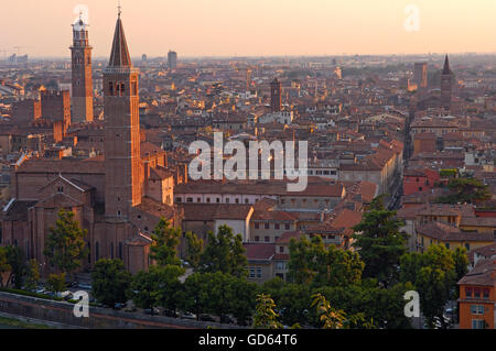 Verona, chiesa di Santa Anastasia, Torre dei Lamberti, Torre de Lamberti, Veneto, Italia, Europa Foto Stock