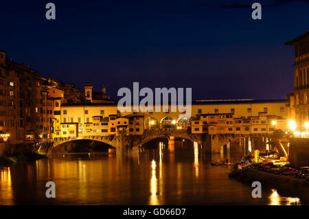 Firenze Ponte Vecchio al tramonto, Arno al tramonto, Toscana, Italia Foto Stock