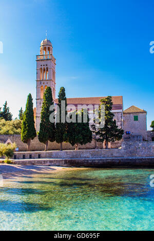 Vista sul monastero francescano nella città di Hvar Foto Stock