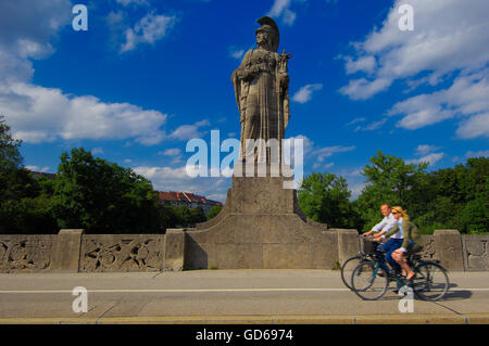 Massimiliano Bridge, Pallas Athena statua, Maximilianstrasse, Monaco, Monaco di Baviera, Germania Foto Stock