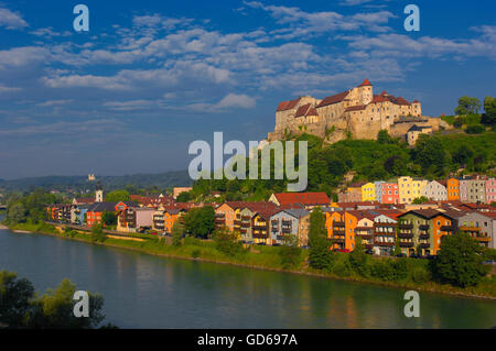 Burghausen, Castello, Fiume Salzach, Altotting distretto, Alta Baviera, Baviera, Germania Foto Stock