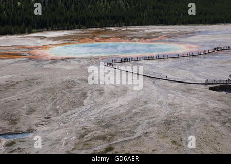 Vista panoramica del Grand Prismatic Spring, il Parco Nazionale di Yellowstone Foto Stock