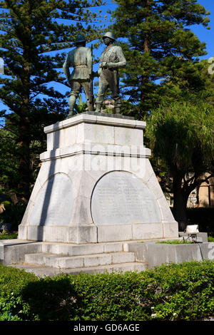 Memoriale di guerra nella Villa Comunale giardino a Taormina, Sicilia, Italia Foto Stock