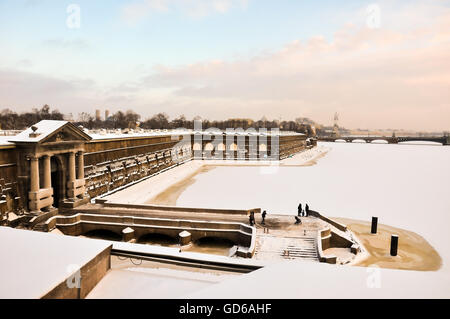 San Pietroburgo, Neva porta della fortezza di Pietro e Paolo Foto Stock