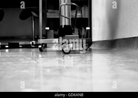 Blackandwhite,adorabili,waldisputninsphotography,geometria,abstract,l'arte,moody,creative,prospettiva,medicina,medicalequipmen,NaCl Foto Stock