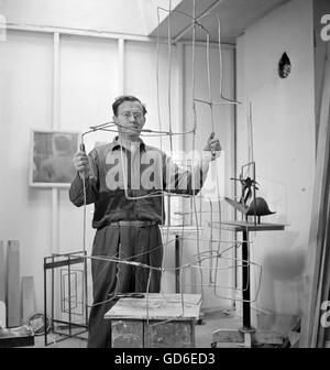 Ibram Lassaw, scultore, 1950. Foto Stock