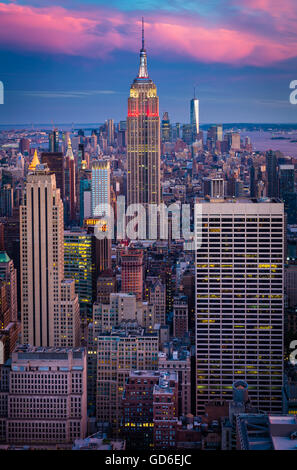 Manhattan al tramonto dal Rockefeller Center di New York City Midtown Foto Stock