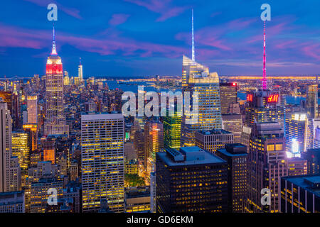 Manhattan al tramonto dal Rockefeller Center di New York City Midtown Foto Stock