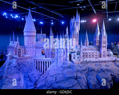 Londra, Inghilterra. Il 30 luglio 2012. Un modello in scala di Hogwarts al Warner Bros Studio Tour - Realizzazione di Harry Potter. Lucy Clark/ Foto Stock