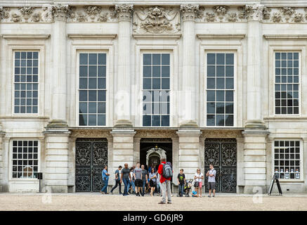 Edificio barocco progettato da Christopher Wren per William King e Queen Mary nel 1689 presso il palazzo reale di Hampton Court. Foto Stock