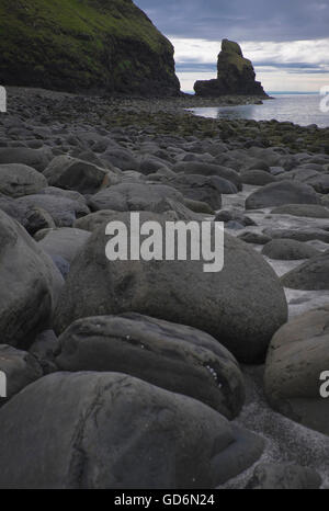 Spiaggia di colore grigio nella baia di Taslisker,Isola di Skye Foto Stock