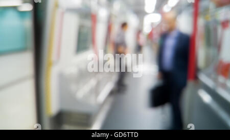 Sfocata astratta sfocati sullo sfondo di persone in metropolitana Foto Stock