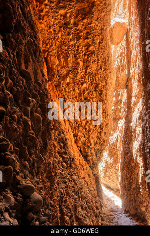 Giochi di luce in Echidna Chasm, pasticciare Bungles National Park, Australia Foto Stock