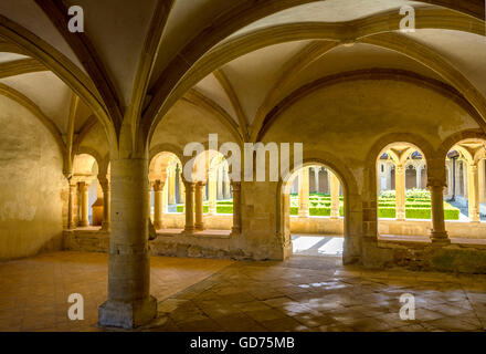 Chiostro abbazia benedettina Saint Fortunat di Charlieu, Charlieu, romanico Borgogna, regione Brionnais, dipartimento della Loira Foto Stock