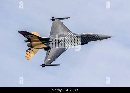 General Dynamics F16 Fighting Falcon - Turco AF aeromobili del display Foto Stock