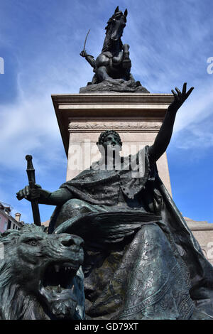 Statua di bronzo di Venezia simboleggia la libertà dalla dominazione straniera, parte di Vittorio Emanuele re d'italia monumento, fatta da sculp Foto Stock