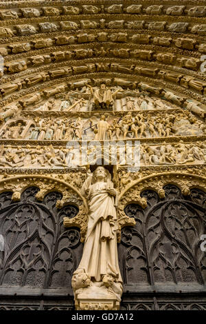 Bourges capitale europea della cultura 2028, ingresso principale della Cattedrale di Saint Etienne, timpano del giudizio universale, Cher, Centre-Val de Loire, Francia Foto Stock