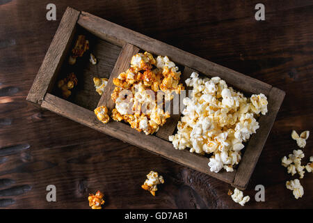 Preparate popcorn salati Foto Stock