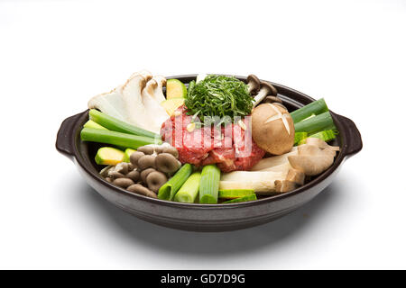 Stile coreano Hotpot (cucina asiatica) / isolato su bianco Foto Stock