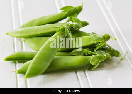 Zucchero commestibile snap piselli freschi dal giardino. Foto Stock