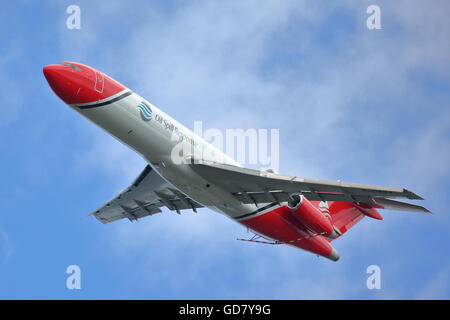 Al Farnborough International Airshow 2016 T2 Aviation's Boeing 727-2S2F ha dimostrato come l'azienda combatte le fuoriuscite di petrolio, Hampshire, Regno Unito Foto Stock