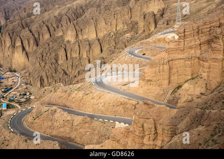 Jingtai county, provincia di Gansu longwan village strada in Cina Foto Stock