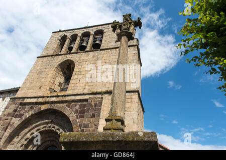 Europa, Francia, Haute Loire, Arlempdes, Saint Pierre chiesa Foto Stock