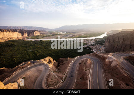 Jingtai County, provincia di Gansu Longwan Village strada in Cina Foto Stock