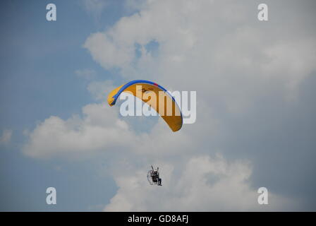 Paramotor oltre il turco associazione aria-THK Etimesgut Airport Foto Stock