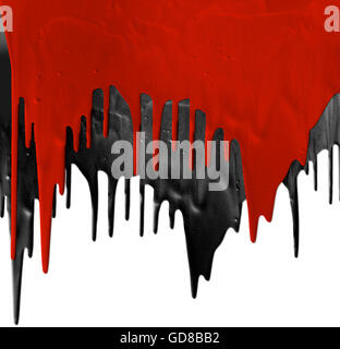 Rosso e nero di gocciolamento di vernici isolati su sfondo bianco Foto Stock