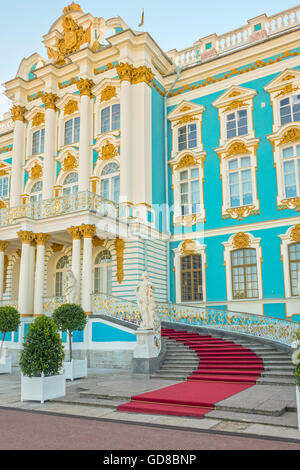 Un ingresso al Palazzo di Caterina Pushkin San Pietroburgo Russia Foto Stock