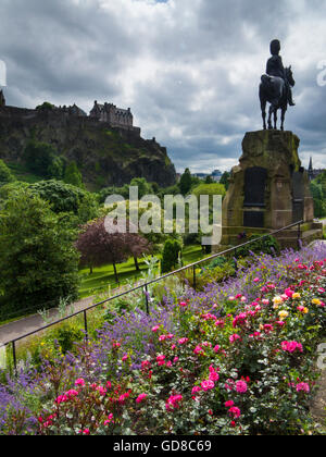 Il Castello di Edimburgo, Scozia in estate Foto Stock