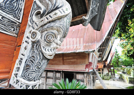 Di etnia Batak di Sumatra house ornamenti nel Lago Toba, Sumatra, Indonesia Foto Stock