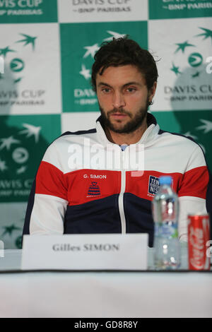 Trinec, Repubblica Ceca. 12 Luglio, 2016. Giocatore di Tennis Gilles Simon, membro del francese Davis Cup, partecipa a una conferenza stampa il martedì, luglio 12, 2016 in Trinec, Repubblica Ceca, prima della Coppa Davis quarterfinal match Repubblica Ceca vs Francia. © Petr Sznapka/CTK foto/Alamy Live News Foto Stock