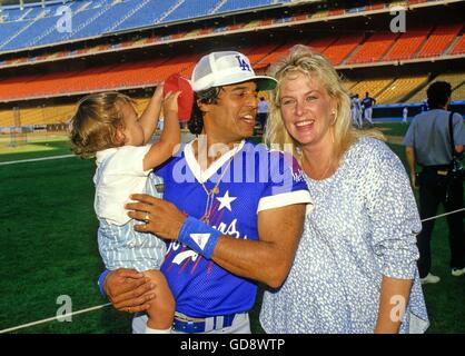 Erik Estrada, Peggy Rowe con il loro figlio Antonio Estrada. 14 Ago, 2008. ROGER KARNBAD- - 1987.ERIKESTRADARETRO © Roger Karnbad/ZUMA filo/Alamy Live News Foto Stock