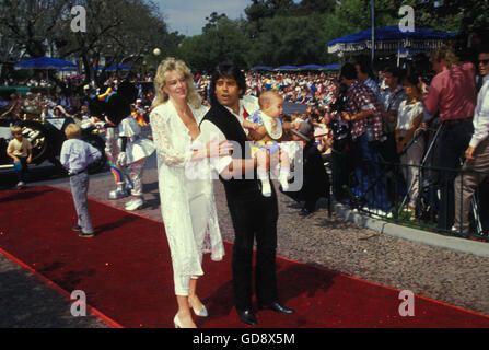 Erik Estrada con Peggy Rowe e figlio 1986. 18 gennaio, 2008. - © Roger Karnbad/ZUMA filo/Alamy Live News Foto Stock