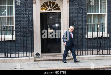 Londra Inghilterra. 13 luglio 2016 il nuovo Primo Ministro Theresa Maggio reso Boris Johnson, ex sindaco di Londra, segretario agli Affari Esteri (foto di Michael Tubi/ Alamy Live Foto Stock