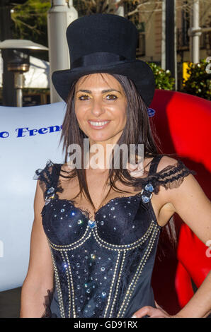 Sydney, Australia - 14 Luglio 2016: il giorno della Bastiglia celebrata a Sydney in Australia al BBR Festival. Nella foto è un esecutore promuovere i festeggiamenti ad una media foto chiamata. Credito: mjmediabox/Alamy Live News Foto Stock