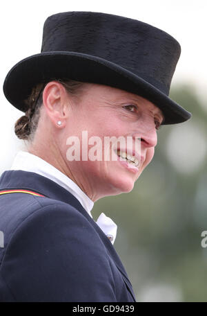 Aachen, Germania. 14 Luglio, 2016. Il tedesco dressage rider Isabell Werth durante l'evento di dressage Grand Prix CDIO al chio horse show di Aachen, Germania, 14 luglio 2016. Foto: FRISO GENTSCH/dpa/Alamy Live News Foto Stock