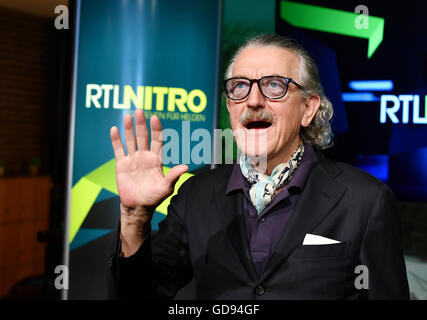 Berlino, Germania. 14 Luglio, 2016. Musicista Dieter Meier pone durante la RTL-Nitro presentazione di programmazione in PanAm Lounge a Berlino, Germania, 14 luglio 2016. Foto: Jens KALAENE/dpa/Alamy Live News Foto Stock