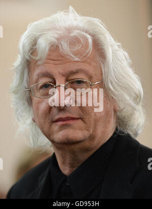FILE - un file immagine datata 12 ottobre 2014 raffigura lo scrittore Ungherese Peter Esterhazy durante il premio per la pace del commercio del libro tedesco cerimonia di premiazione in Frankfurt am Main, Germania. Foto: ARNE DEDERT/dpa Foto Stock