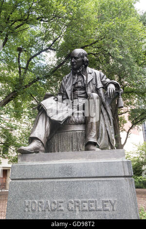 Statua di Horace Greeley in City Hall Park, New York, Stati Uniti d'America Foto Stock