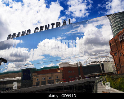 Riflessioni alla Grand Central Shopping Center a New Street Station di Birmingham West Midlands England Foto Stock