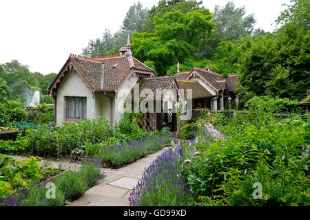 Isola d'anatra Cottage serve come gli uffici di Londra Parchi e giardini storici fiducia in St James Park un simbolo di Londra Foto Stock