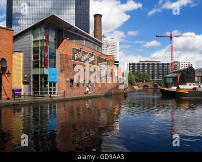 Regency Wharf sul canale di Birmingham a Gas Street Basin Birmingham West Midlands England Foto Stock